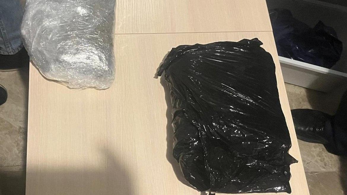 Сотрудники московской полиции пресекли попытку сбыта более килограмма марихуаны и гашиша