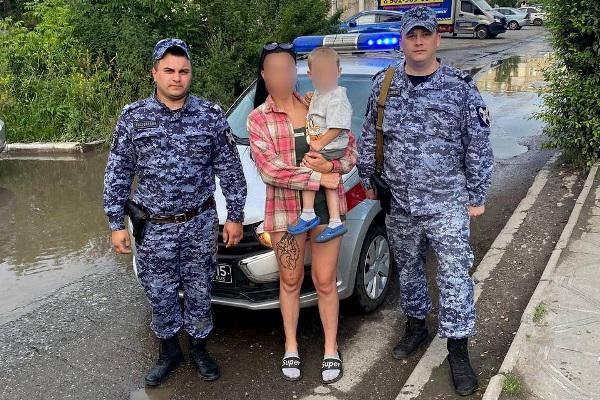 Двухлетнего потеряшку нашли росгвардейцы всего за 12 минут