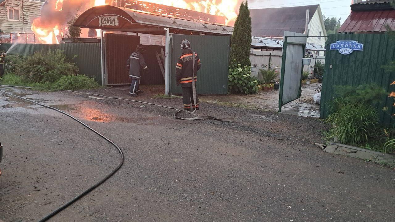 В Истре молния ударила в жилой дом.