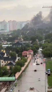 Мощный ураган уничтожает Москву: в столице и области настоящий ад.