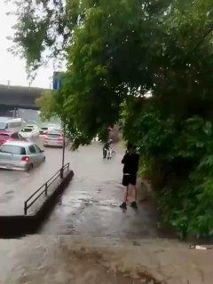 Из-за шквалистого ветра в Новокузнецке около 3 тысяч домов оказались без света