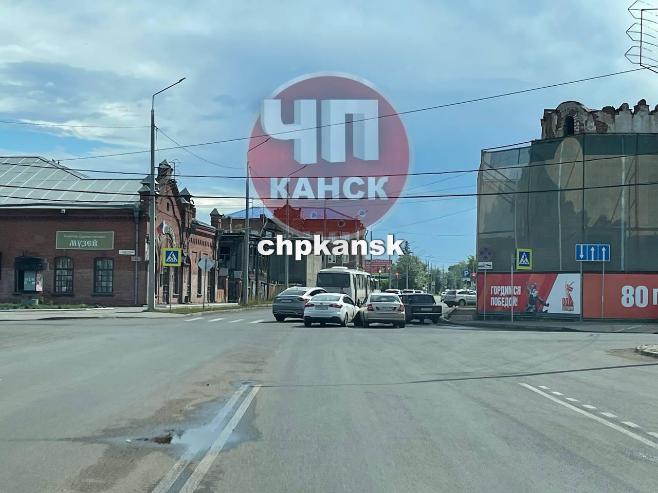 ДТП на перекрестке ул. Московская и ул. Советская 🇷🇺 Подпишись - ЧП Канск 💬...
