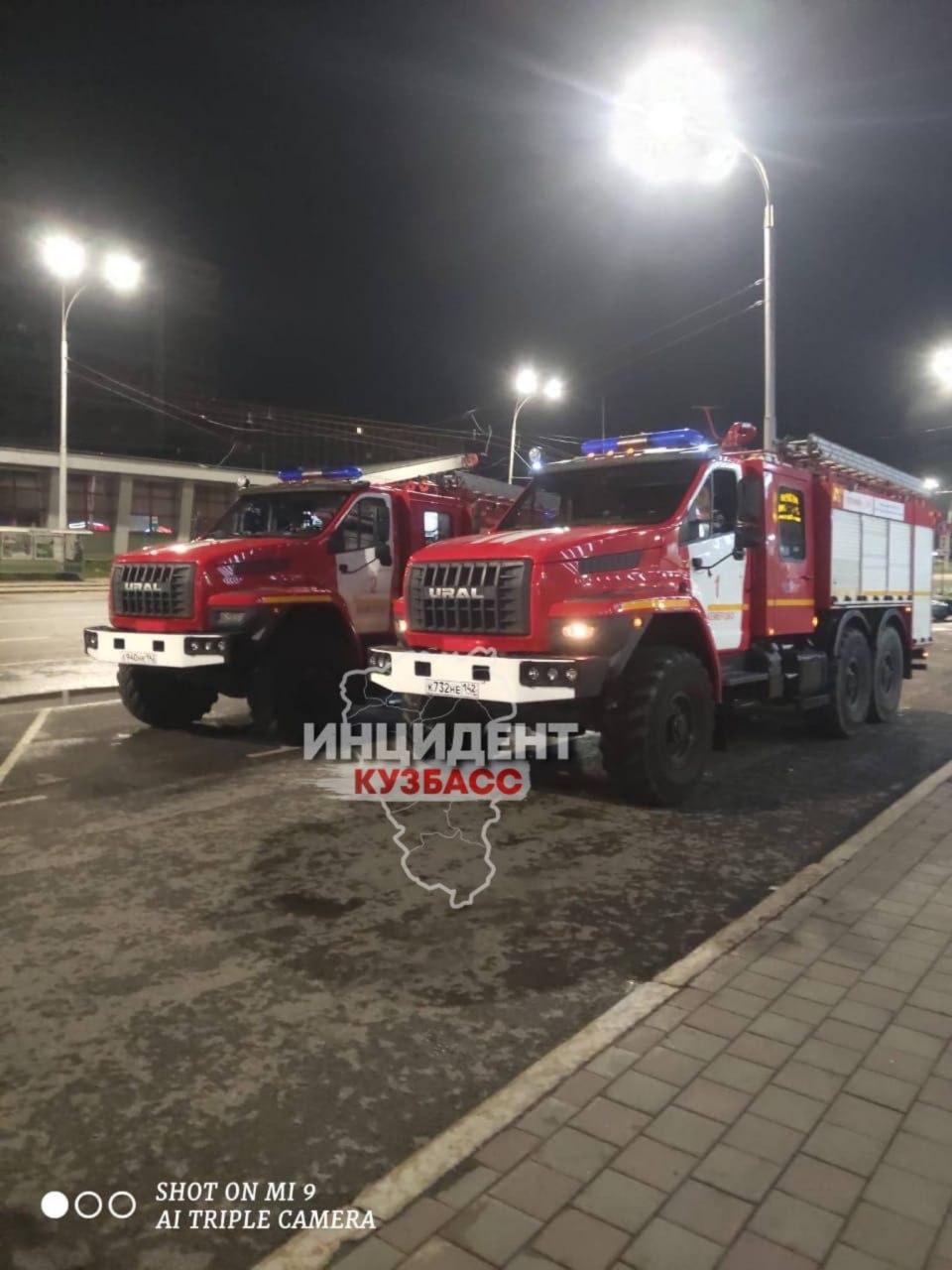 Сегодня утром в Кемерово загорелся суши-бар.