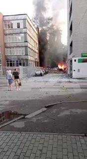 Шестнадцать человек пострадало после ночной атаки ВСУ на Воронеж, всего госпитализировано тринадцать, сообщил губернатор Александр Гусев.