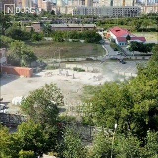возле дома на улице Летчиков, 1Е под окнами регулярно проводятся шумные и...