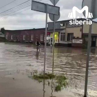 Новосибирское изобретение — гидросамокат. После ливней самое то. 🌇 Источник:...