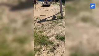 В Екатеринбурге ликвидируют опасный котлован, повредивший двор жилого дома....