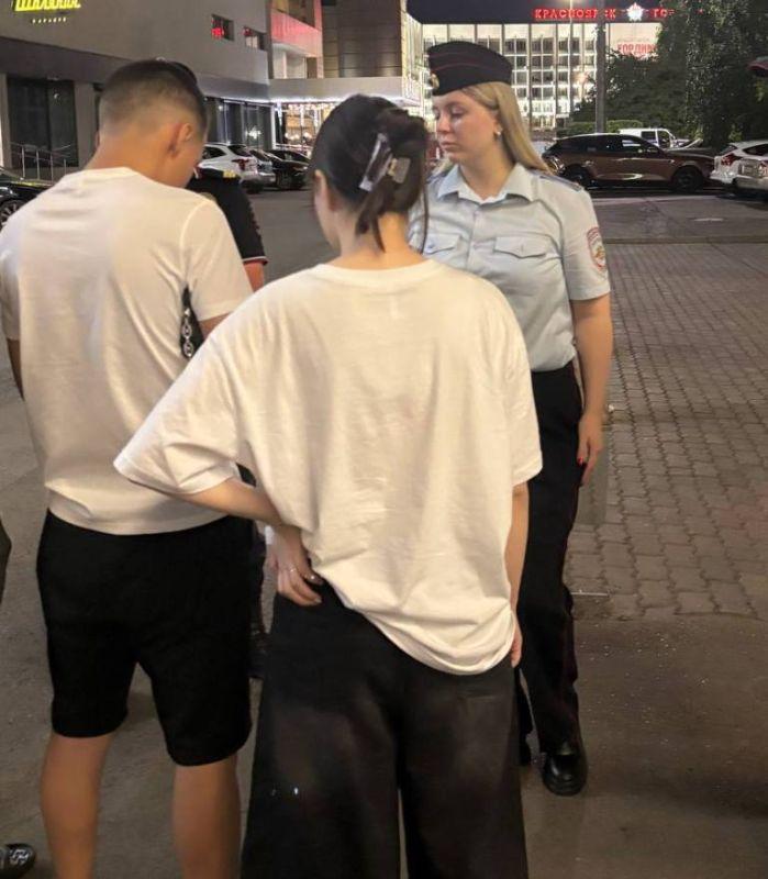 В Красноярске полицейские выявляют подростков до 16 лет, которые гуляют на...