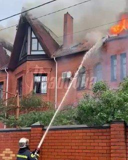 В Московской области после ударов молний загорелось два частных дома