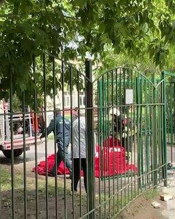 Рядом с местом взрыва сейчас разворачивают оперативный штаб, территорию...