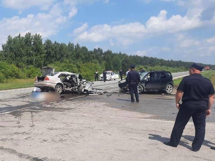 7 человек погибли в ДТП кроссовера Suzuki SX4 и седана Toyota Sprinter в Краснозёрском районе Новосибирской области, также один человек пострадал