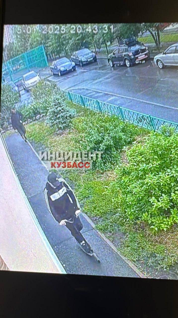 Кемеровчане поймали двух мужчин, которые воровали самокаты у местных жителей....