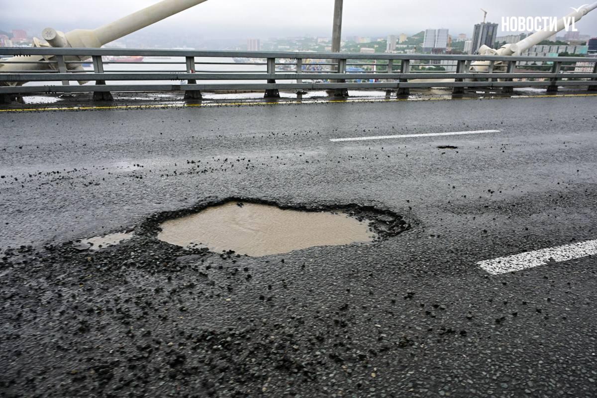 🌁 Золотой мост, который в дождь покрывается ямами, ждёт первый капремонт – но не в этом году