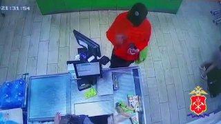 В Прокопьевске задержали мужчину, который украл банковскую карту у знакомой,...