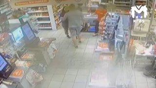 Буйный мужик избил сотрудников 