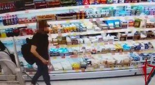 В Люберцах поймали покупателя за серийные кражи сливочного масла в магазине.