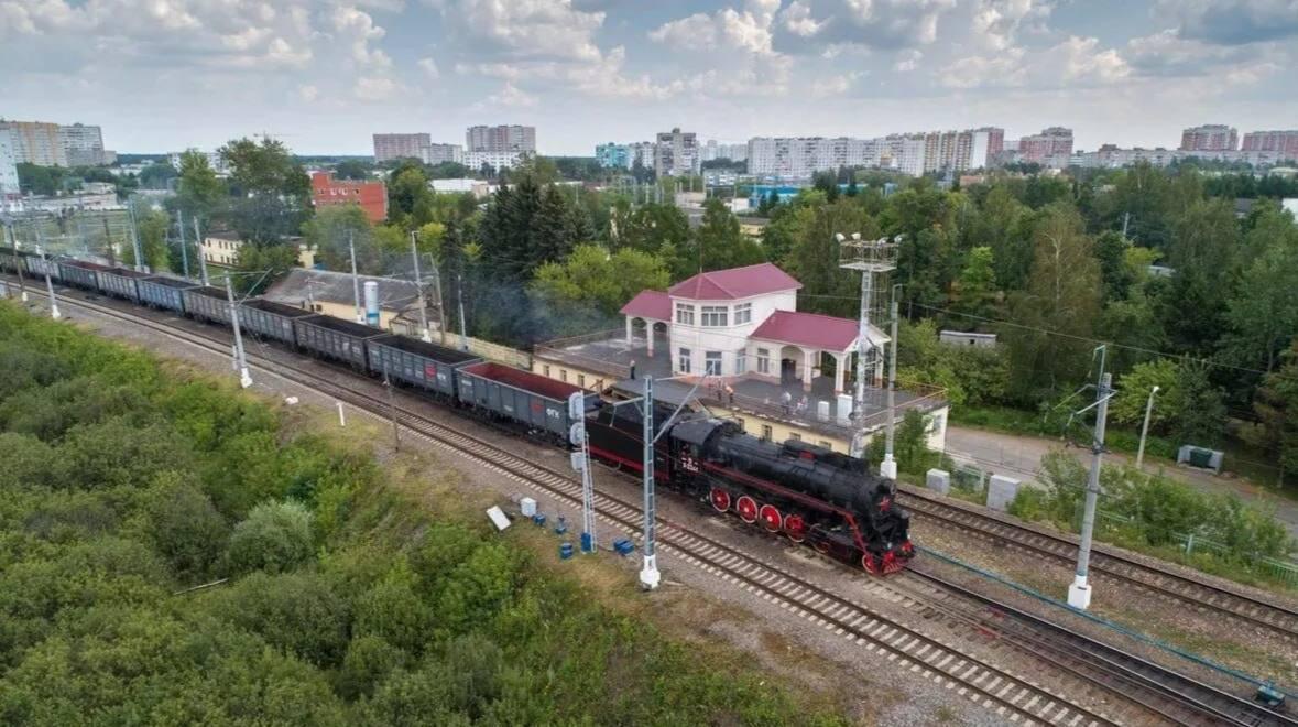 В Москве теперь можно устроить настоящие железнодорожные гонки — для этого сдают в аренду сразу четыре паровоза.