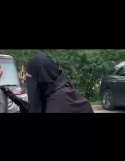 «Верую только в Иисуса Христа»: Бабушка дала достойный отпор провокаторше в никабе