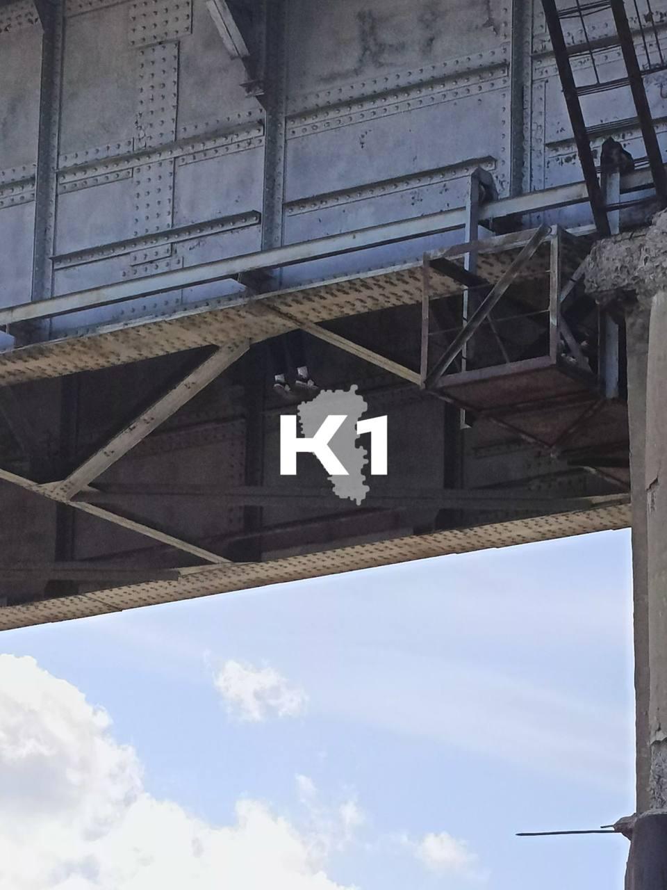 Двух кемеровских школьниц заметили на заброшенном мосту на против Кузнецкого...