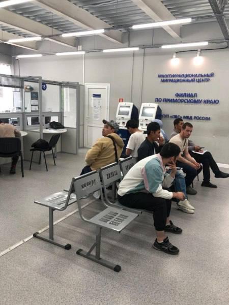 Амнистия работает: почти 5 тысяч иностранцев в Приморье успели избежать...
