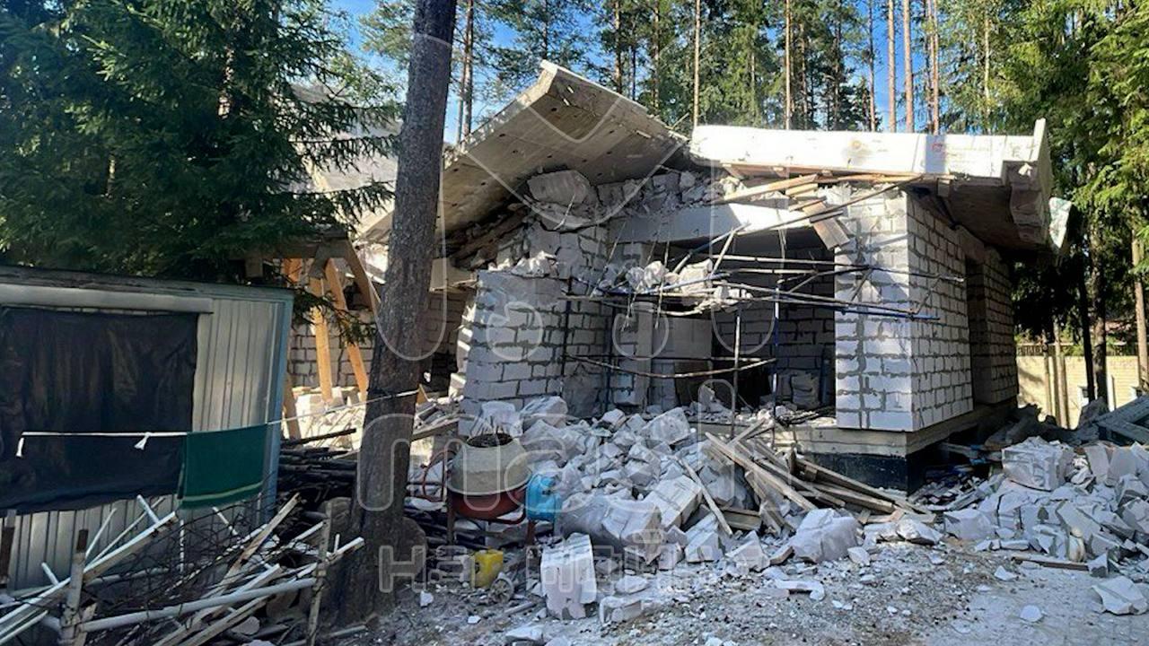 Трое строителей из Узбекистана пострадали от обвала перекрытий в частном доме...