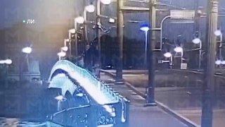 Компания молодых парней чудом избежала самой питерской трагедии — серьёзно...