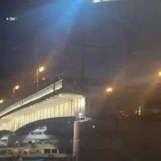 Компания молодых парней чудом избежала самой питерской трагедии — серьёзно...