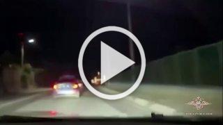 В Ялте гаишникам пришлось гнаться за пьяным водителем и стрелять по колёсам, чтобы его остановить