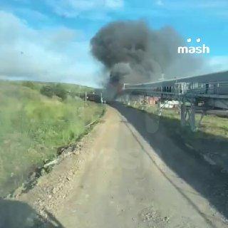 «Длинный» пожар на Сахалине — загорелся угольный конвейер, соединяющий Солнцевский угольный разрез с портом Шахтёрск.