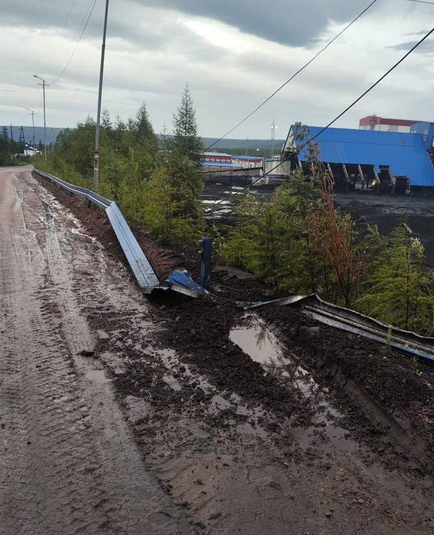 14 человек погибли и 7 пострадали в ДТП в Якутии — вахтовый автобус рухнул с высоты 25 метров.