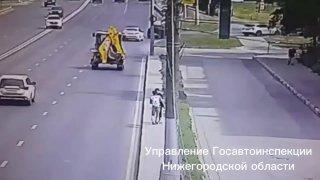 Пьяный водитель каршеринга уснул за рулем, проехал через встречку и сбил...