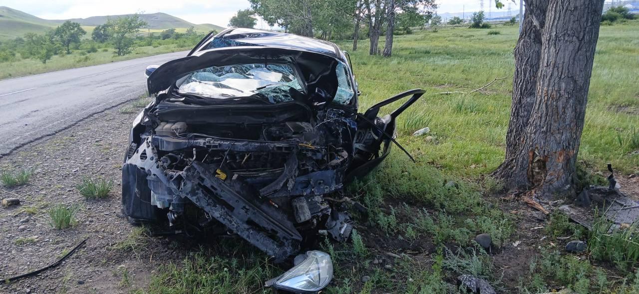 В Аскизском районе автомобиль съехал с дороги