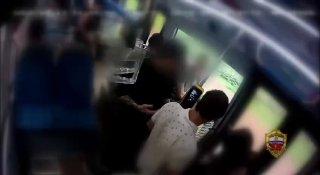 В Москве парень с отверткой напал на пассажира автобуса. После нескольких...