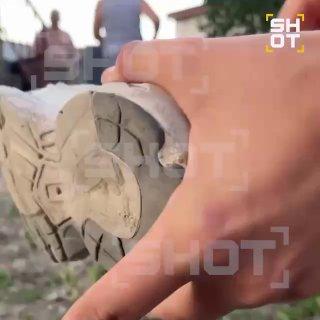 В Анапе местная жительница попала в ловушку из гвоздей во время пробежки и...