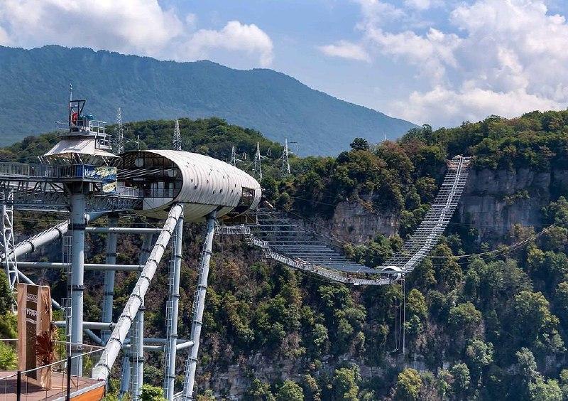 В сочинском Skypark мужчина разбился насмерть, спрыгнув без страховки с высоты 207 метров.