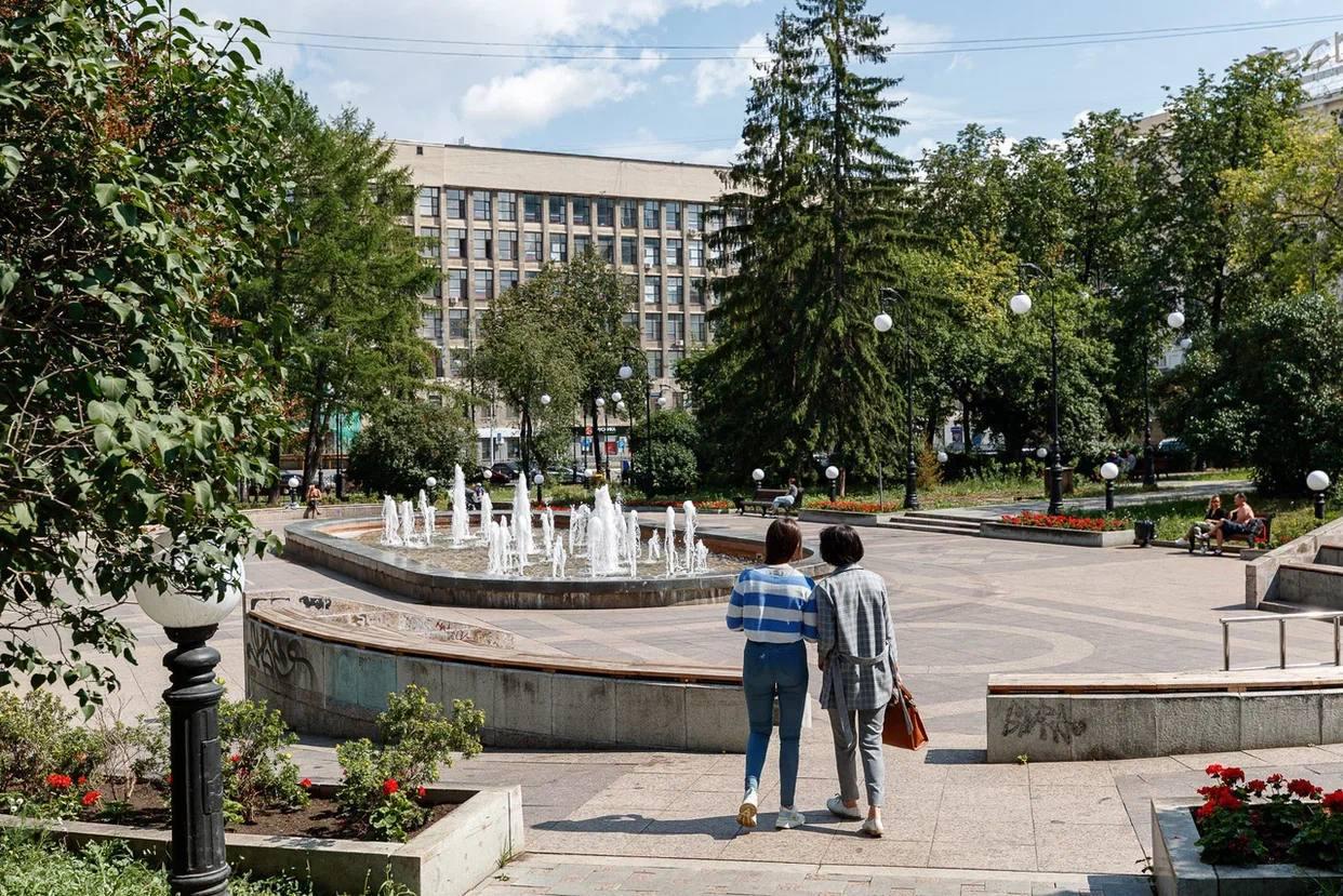 В Екатеринбурге за Оперным театром заменят плитку за 23 миллиона рублей...