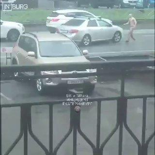 На Белинского заметили полуголого мужчину, который бегал по проезжей части и...