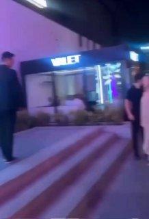 Павел Дуров снова попал на камеру — с той самой походкой, будто идёт ломать кому-то кабину.