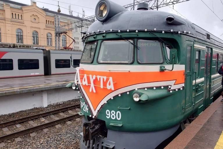 Ретропоезд отвезёт петербуржцев в Выборг в День ВМФ Прокатиться на уникальном...