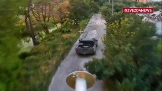 Всушники не дождались этот пикап на позициях в Харьковской области — на полпути его остановил наш FPV-дрон. Точным ударом российский оператор уничтожил внедорожник с боевиками внутри.