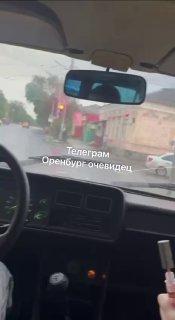 В Оренбурге неизвестный портит чужое имущество 🤦 🇷🇺 Подпишись - ЧП Оренбург 💬...