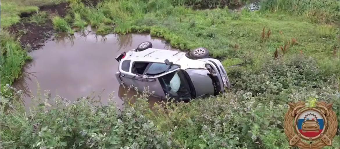 В Аларском районе мужчина перевернулся на машине и погиб.