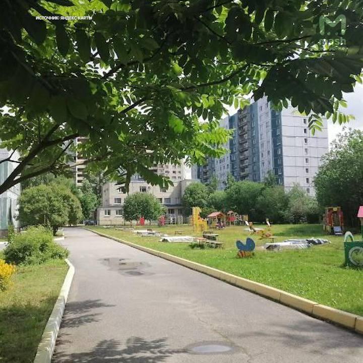 Трёхлетняя девочка получила разрыв селезёнки во время утренней прогулки на площадке детского сада в Петербурге — её пришлось экстренно госпитализировать в реанимацию