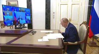 Выдыхаем: глава Минцифры пообещал Путину, что «рядовых граждан» не будут штрафовать за поиск экстремистского контента