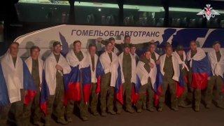 Трое жителей Свердловской области вернулись домой из украинского плена