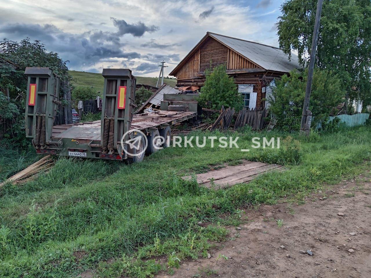Пьяный водитель трала разрушил дом и погиб в Качугском районе