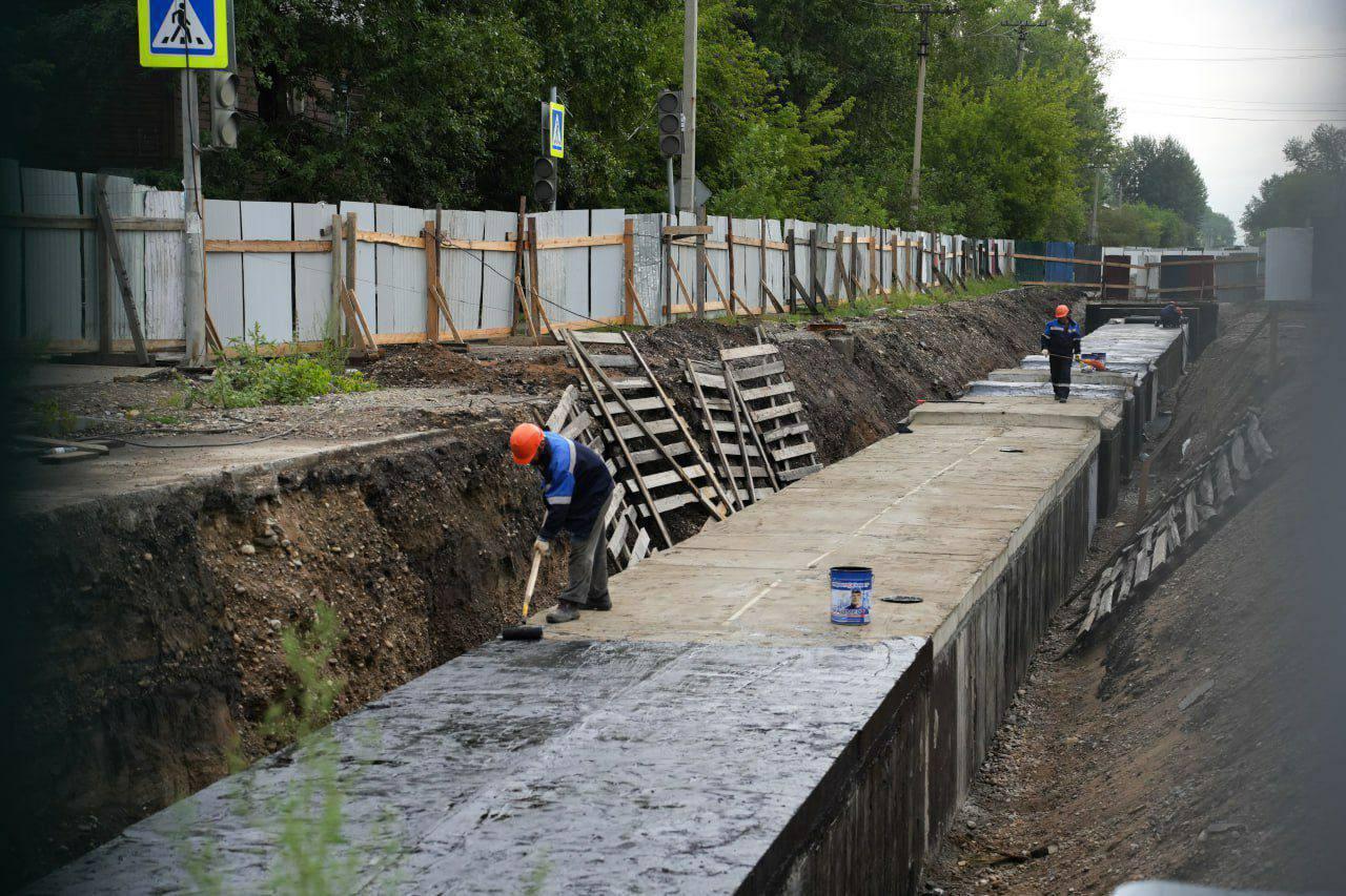 В предместье Рабочее почти достроили тепловой луч — запуск планируют 1 ноября.