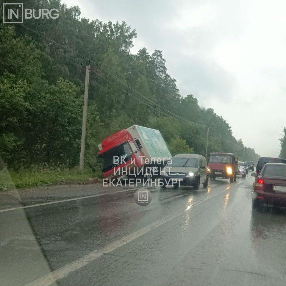 Еще один дорожный инцидент произошел на улице Владимира Высоцкого в сторону...