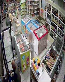 В Красноярском крае разъярённые родители поймали педофила и привязали его к столбу