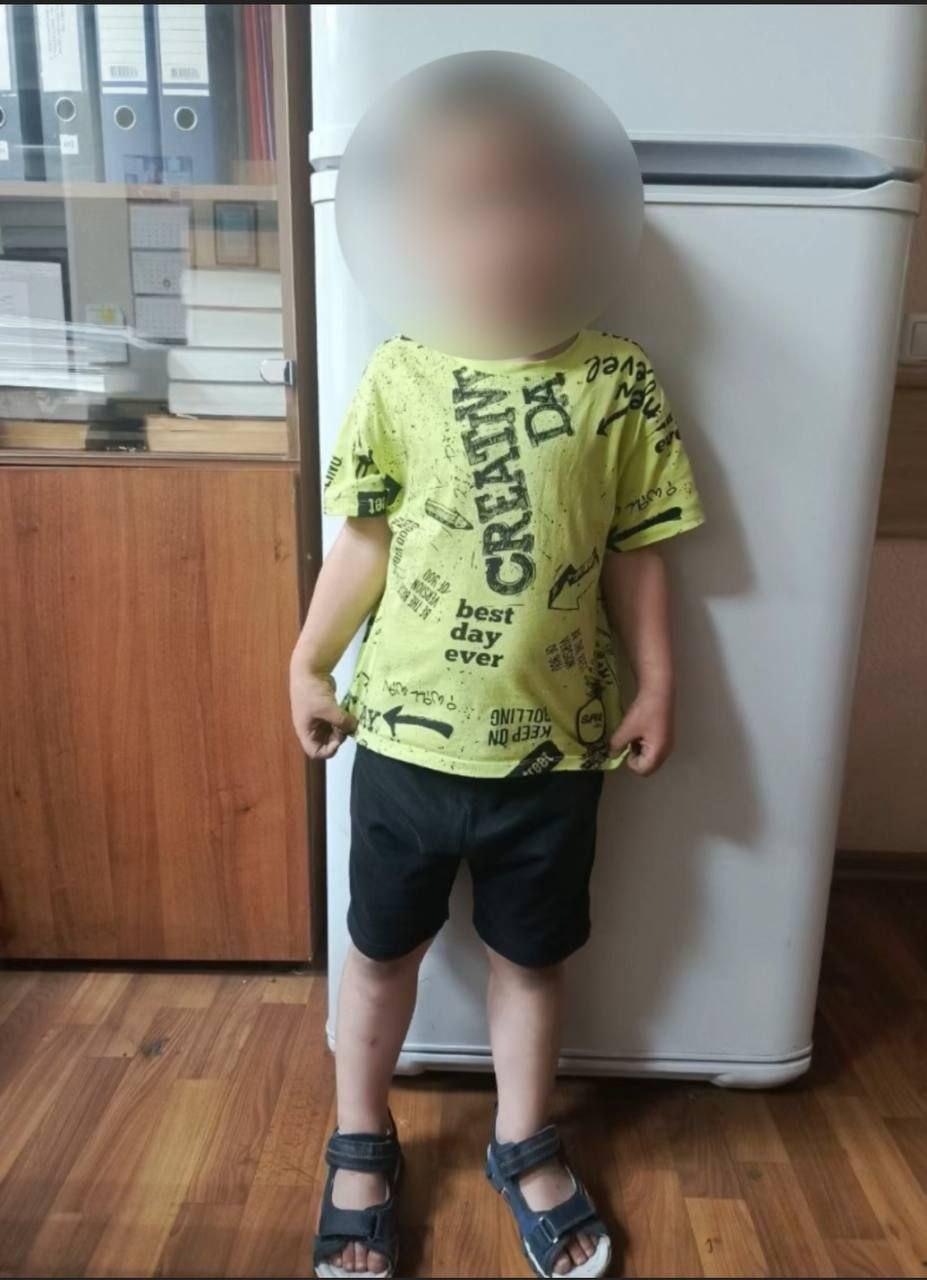 В Красноярске 4-летний мальчик поздно вечером несколько часов гулял один. Мама в это время спокойно спала в арендованной квартире.